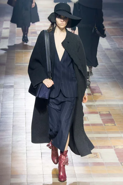 Look 15